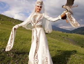Женский национальный осетинский костюм